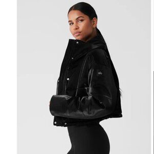 Alo Yoga Orion Cropped Puffer Shearling